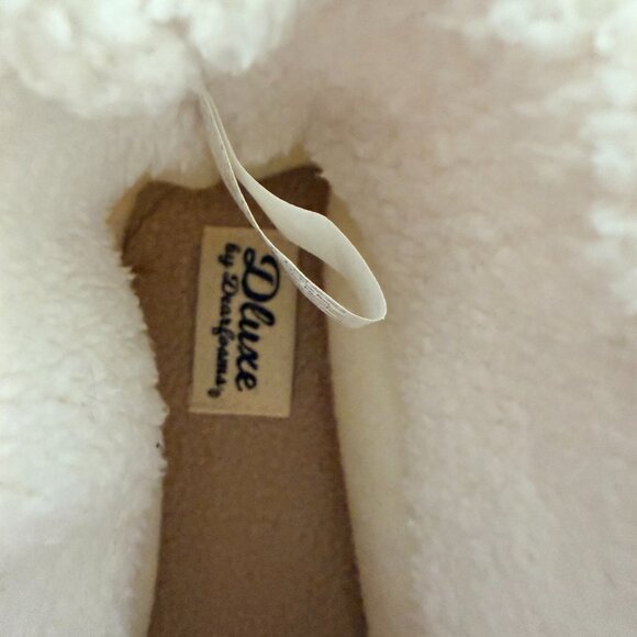 NWOT DLuxe by Dearfoams Women's Slippers - Tan, Size L (9-10) - Picture 4 of 4